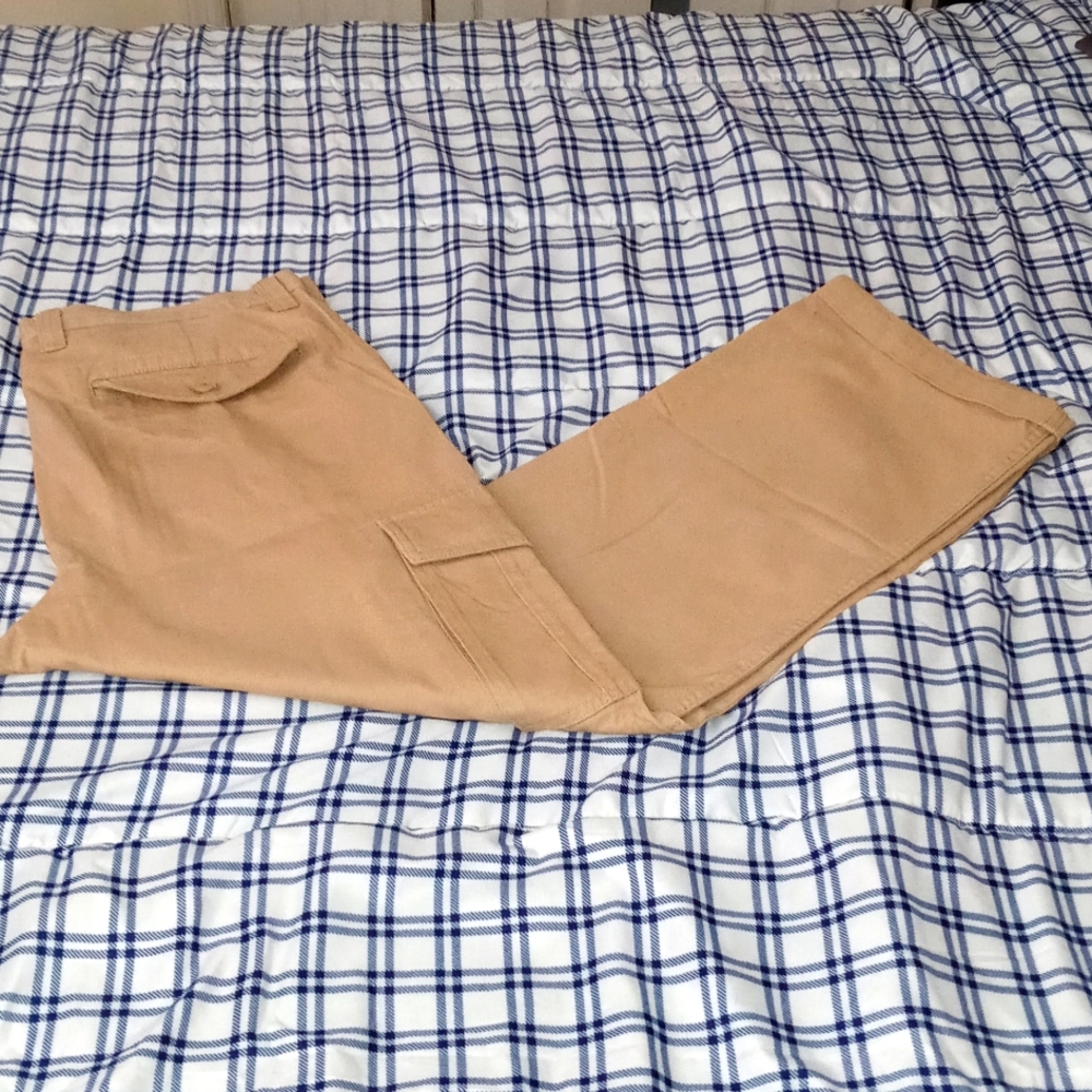 No Tags But Never Worn Old Navy Classic Tan Cargo Pants 38W 32L